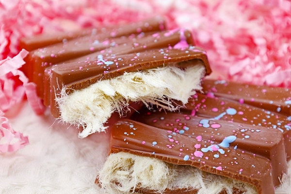 Image chocolate with white strands on a pink background