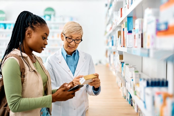 Image Consumer asking advice on botanical supplements