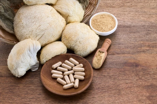 Image Lion's mane mushroom and supplements