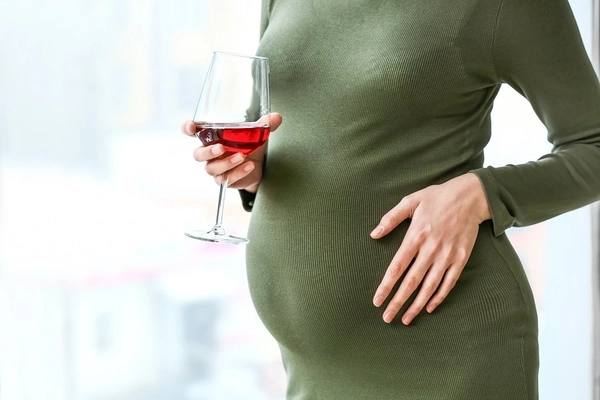 Image Pregnant woman drinking wine