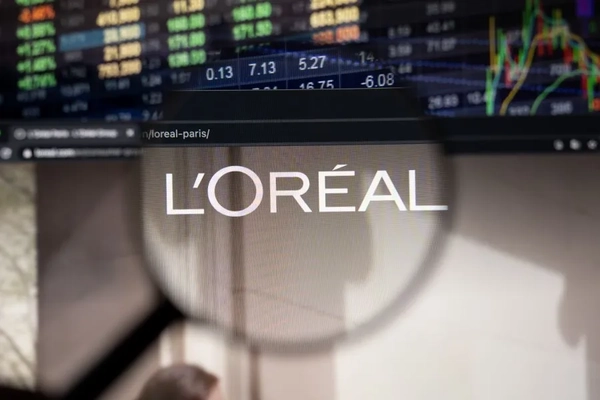 Image A Loreal website in front of the stock market page.