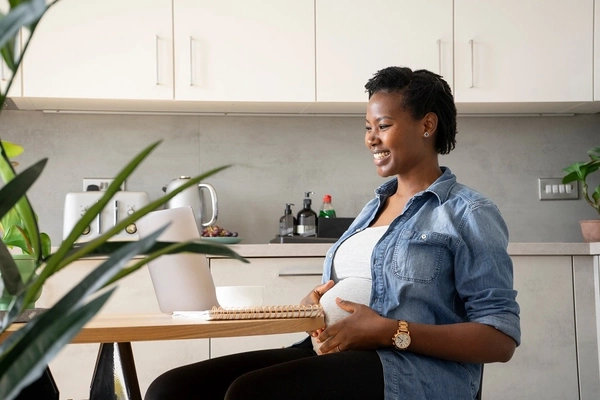 Pregnant woman working on a laptop