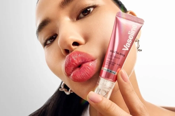 Image Woman posing with lip gloss product