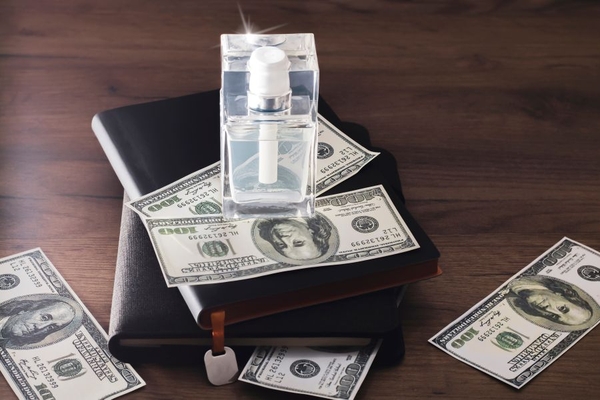 Image banknotes and a perfume bottle