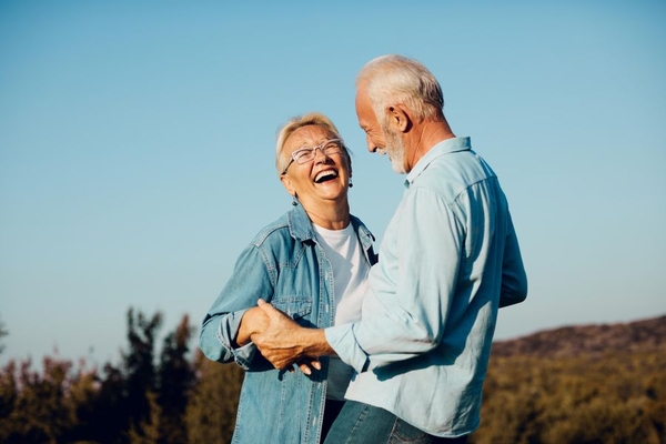 Image older couple smiling