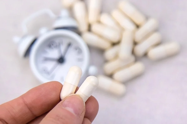 Magnesium L-threonate sleep supplement capsules