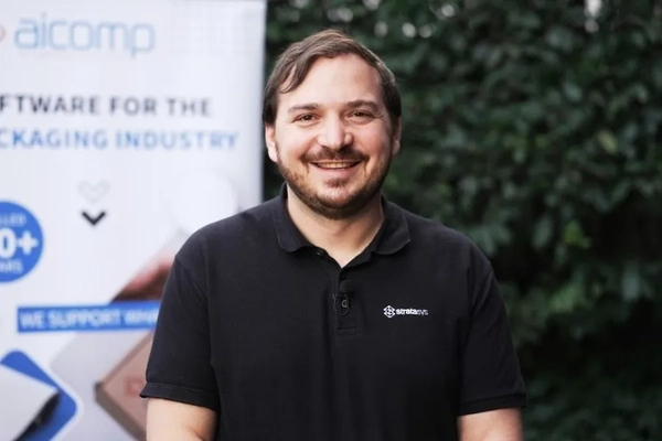 Image A man in a black shirt