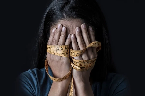 Image teenager with eating disorder
