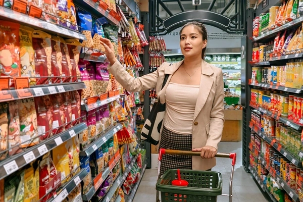 woman in supermarket young woman in supermarket snacks aisle