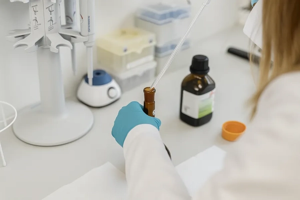 Image Scientist in Evanium lab