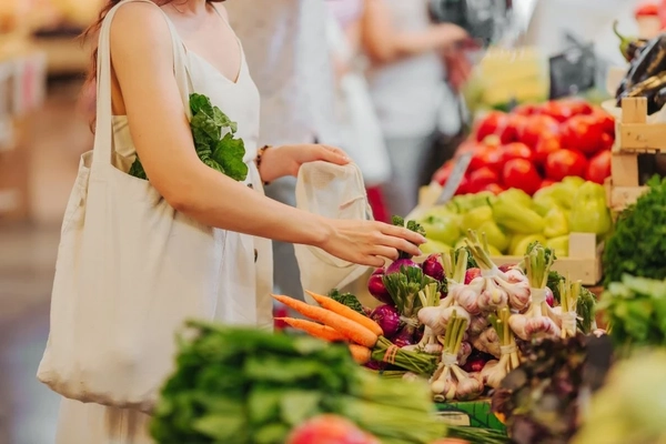 Image Woman buying fruit and vegetables.