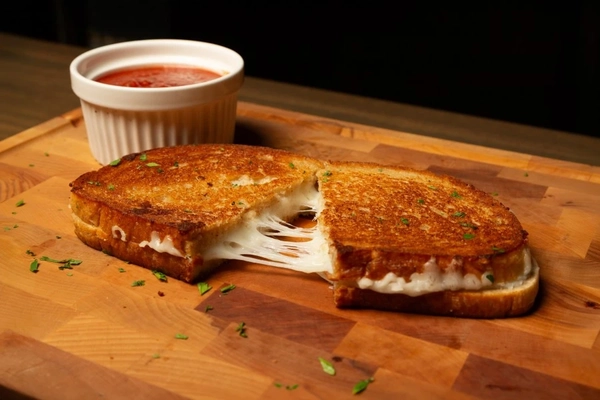 Aux Labs precision fermentation cheese Aux Labs's grilled animal-free grilled cheese.