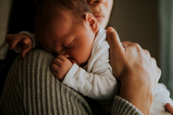 Image woman holding baby