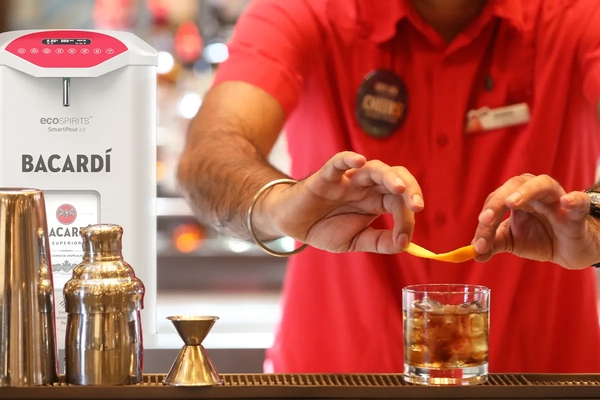 Image bartender pours drinks