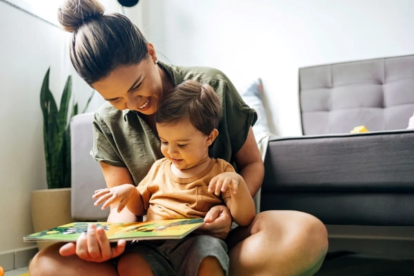 Image Mother and child reading together