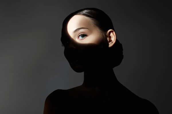 Image Woman with a shadow over her face
