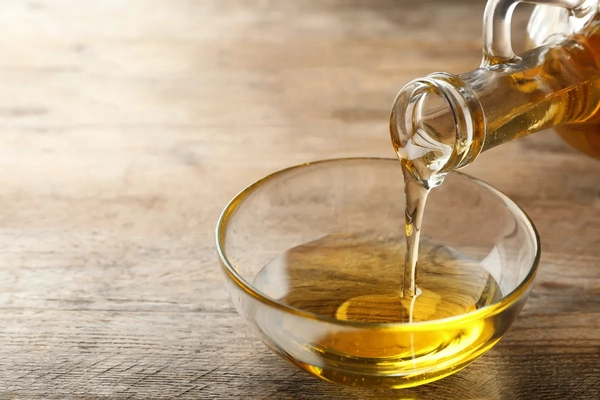 Image Vegetable oil in bowl
