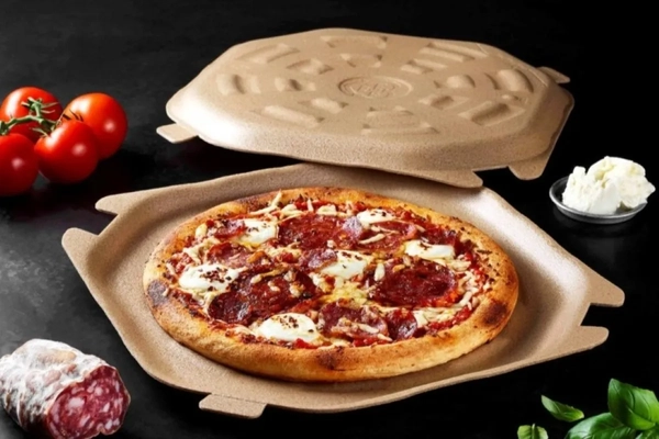 Image Pizza in an open box.