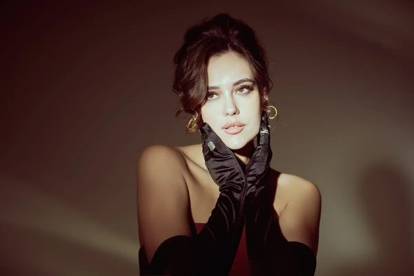Image A woman wearing luxury clothes and makeup.