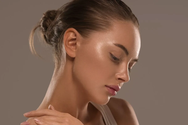 Image woman with glowy skin