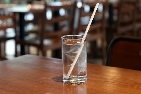Image A paper straw in a glass of water